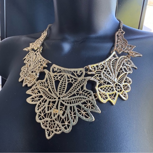 Amrita Singh Gold Filigree Necklace - Picture 3 of 16